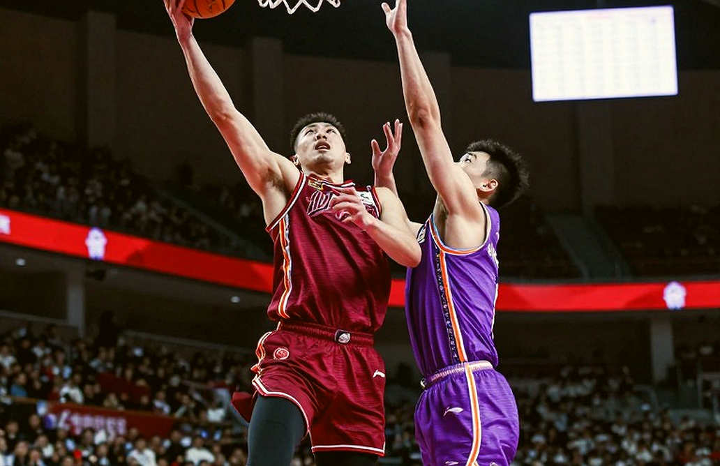 New York Knicks: Tấm băng rôn trên trần và khoảng trống dưới rổ