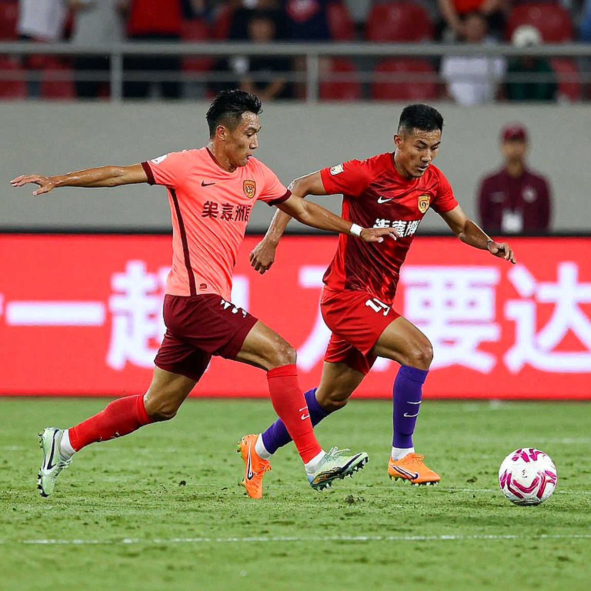 Van Hau's Red Card in the Hanoi Derby: The Disciplinary File, Ngoc Tan's Injury and the Limits of the VFF Van Hau's Red Card in the Hanoi Derby: The Disciplinary File, Ngoc Tan's Injury and the Limits of the VFF