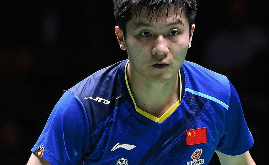 Alwi Farhan Spars With Momota Ahead of Asian Games 2026: A Lesson Without a Syllabus Alwi Farhan Spars With Momota Ahead of Asian Games 2026: A Lesson Without a Syllabus