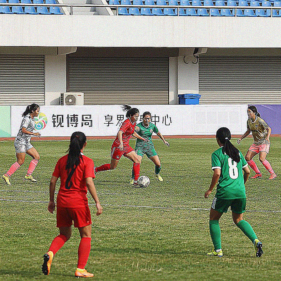 Long An 0-0 Thép Cần Thơ: Kẻ trộm cắt cáp đèn pha, hàng công hai đội tự cắt đứt chính mình